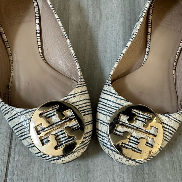 Tory Burch Snake Embossed Ballet Flats- Blue Cream Gold Hardware- Size 5.5 Women - Picture 10 of 11